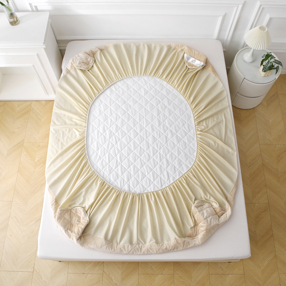 Hypoallergenic Coral Fleece Waterproof Mattress Protector, Stretchable California King Mattress Cover Fit Up To 16", Super Soft Bed Cover Warm, Breathable Bed Cover 